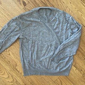 Patagonia men gray v-neck sweater